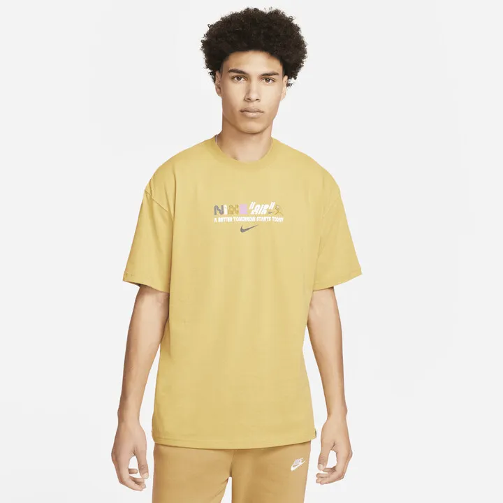 Men's Nike Sportswear T-Shirt in Brown