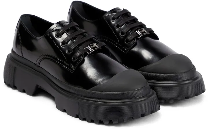 Leather lace-up shoes