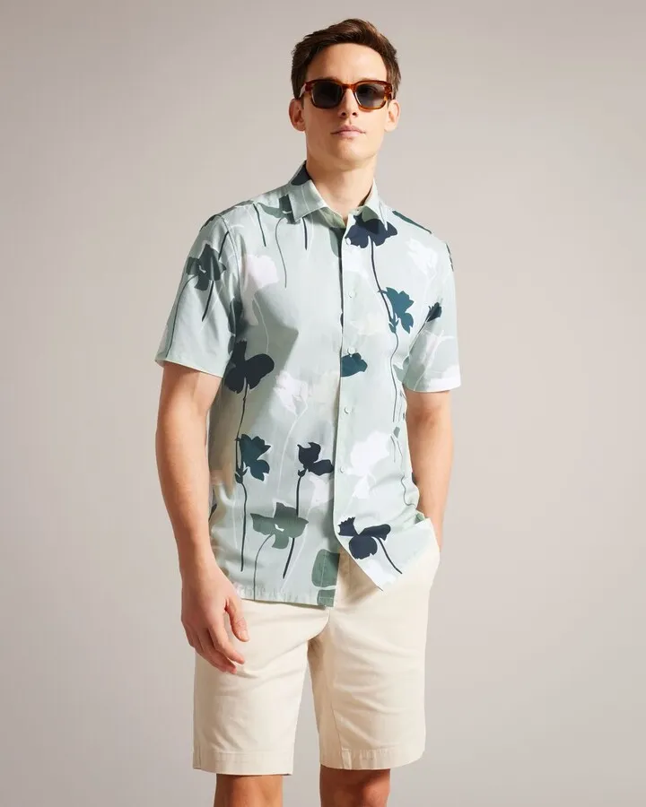 Short Sleeve Colorful Silhouette Print Shirt in Light Green