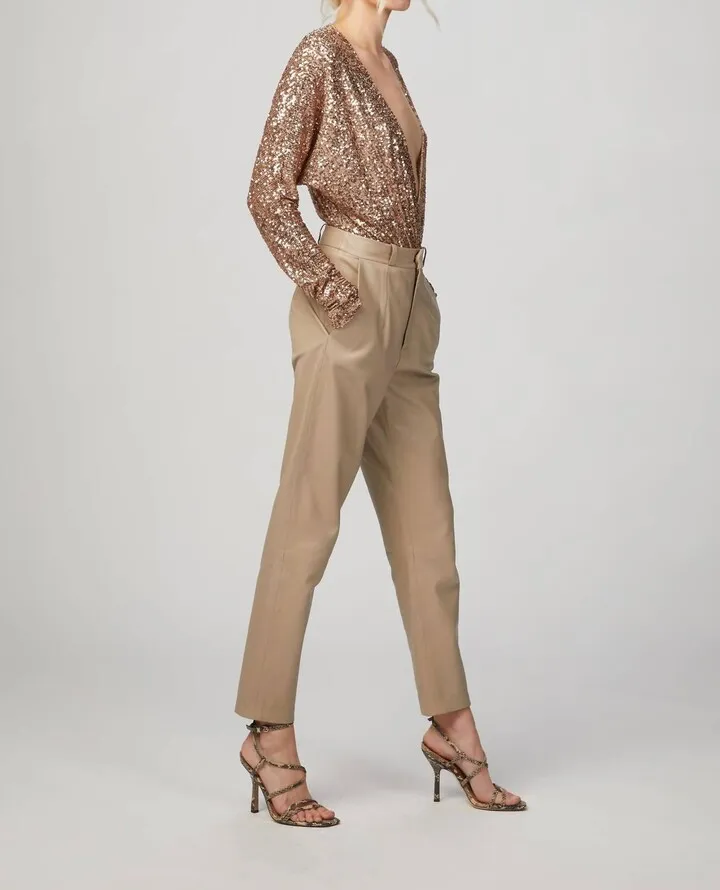 Mom Leather Pants in Sand