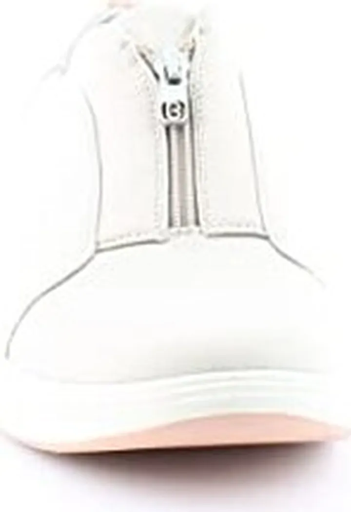 BZees Women's Take It Easy Sneaker
