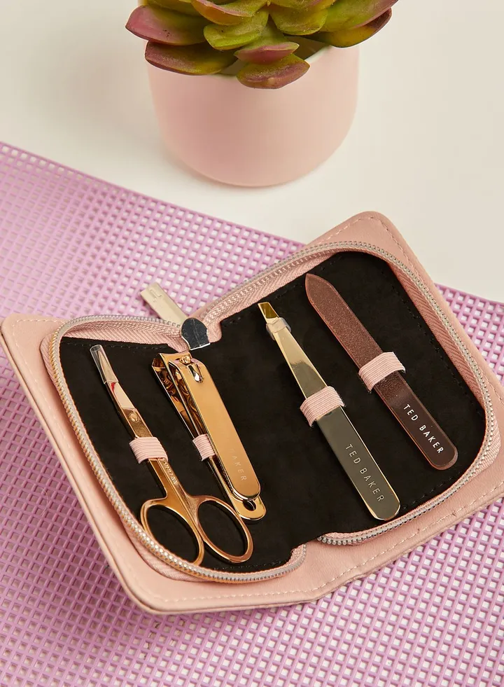 Munica Manicure Set