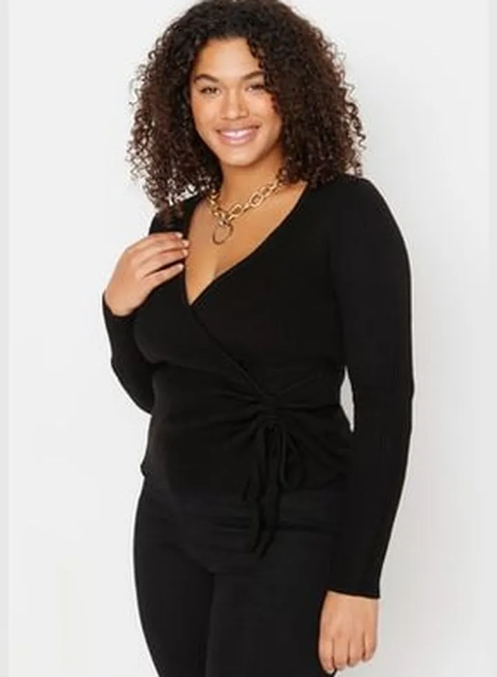Black V-Neck Shirred Detailed Knitwear Sweater TBBAW23AN00069