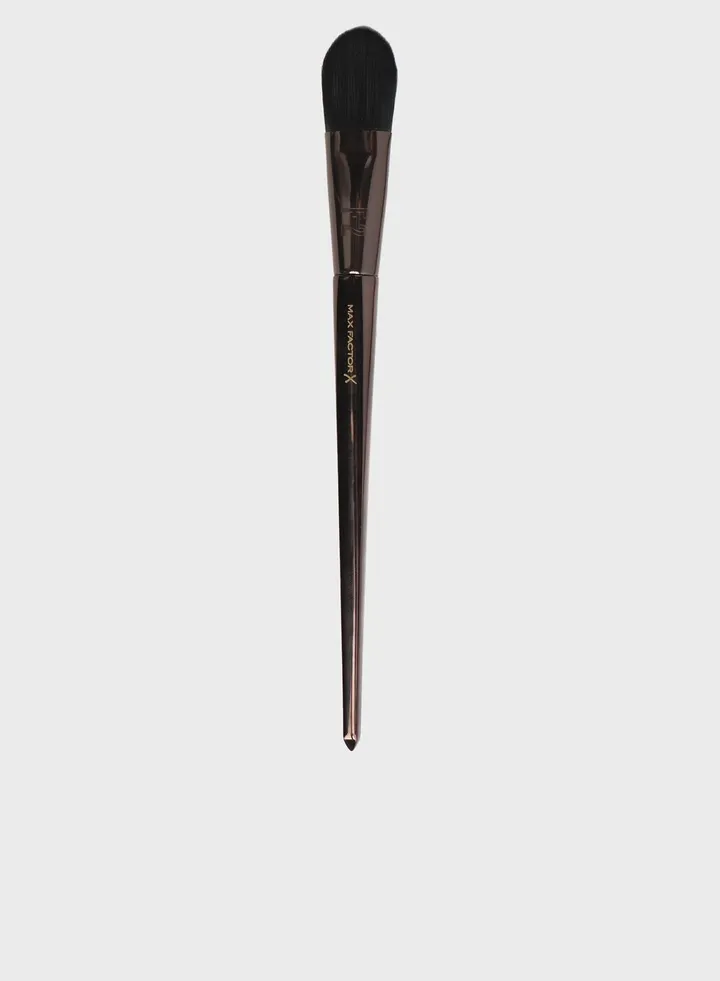 Pro Foundation Brush F2 by Mashael Ajeel