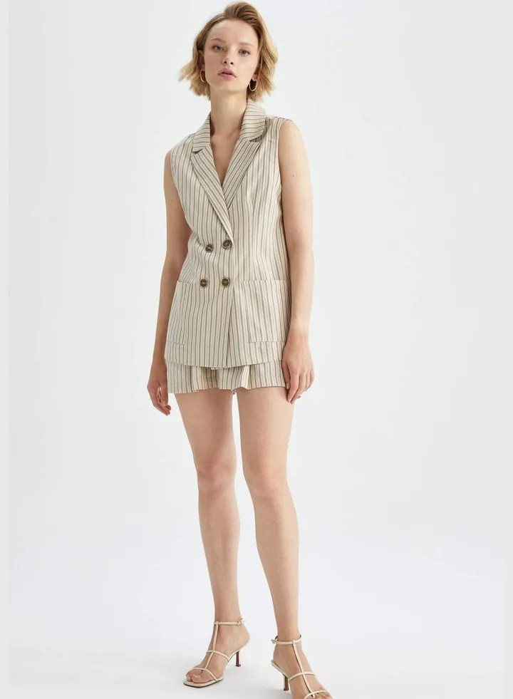 Woman Woven Short