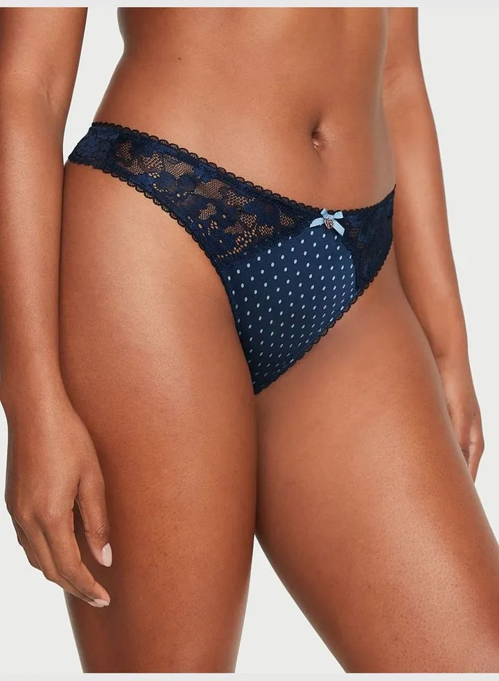 Smooth & Lace Thong Panty