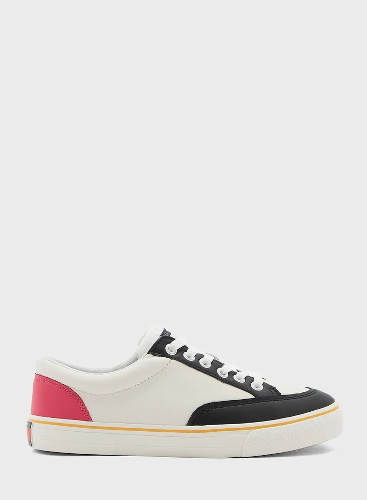 Virginia Low Top Sneakers