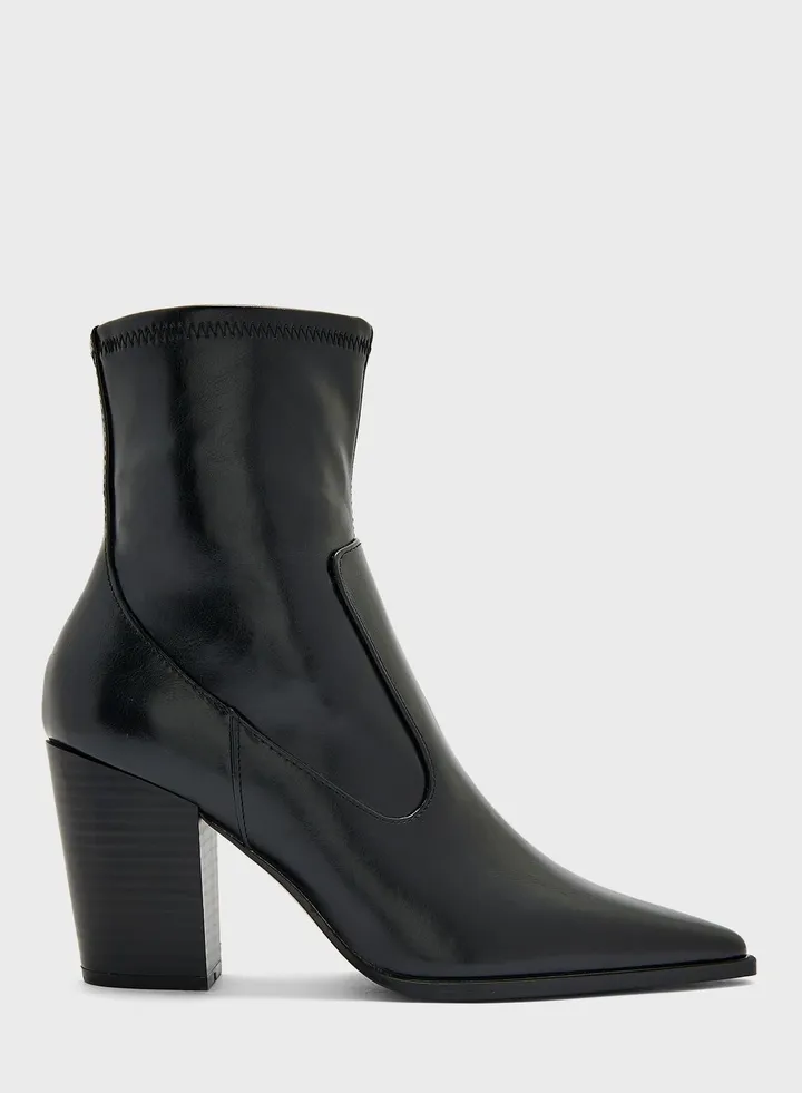 Vora Ankle Boots