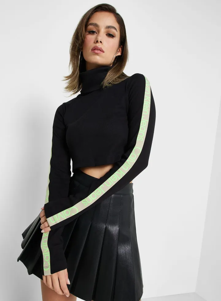 Turtle eck rop tape details sweater