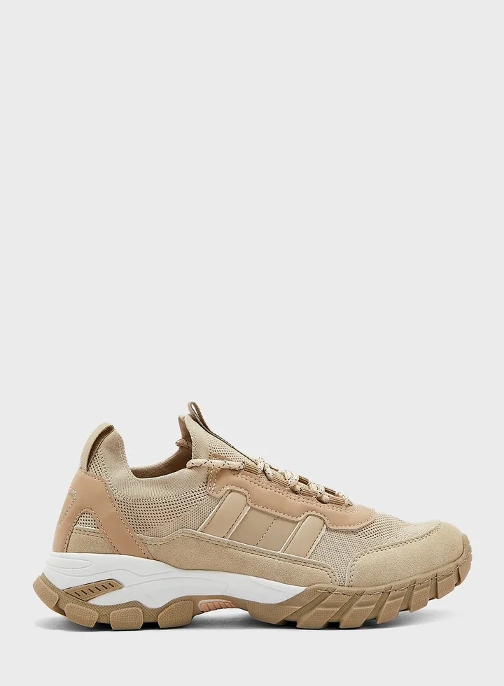 Saachi-2 Low Top Sneakers
