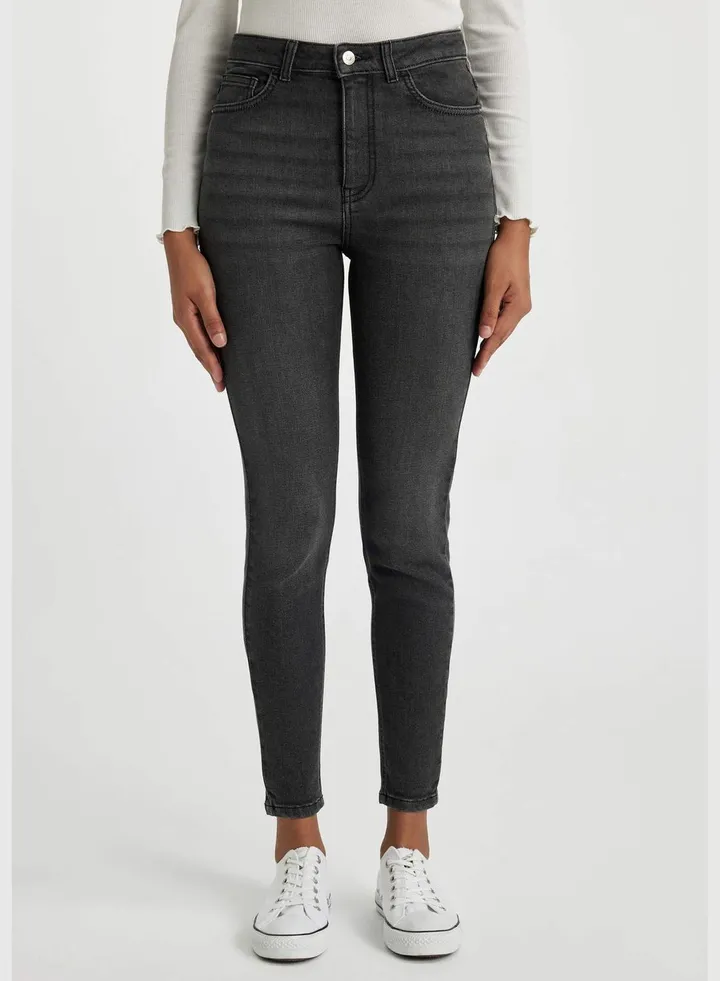 Woman Skinny Fit Denim Trousers