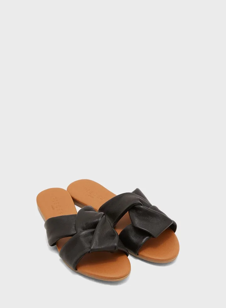 Viki Flat Sandals