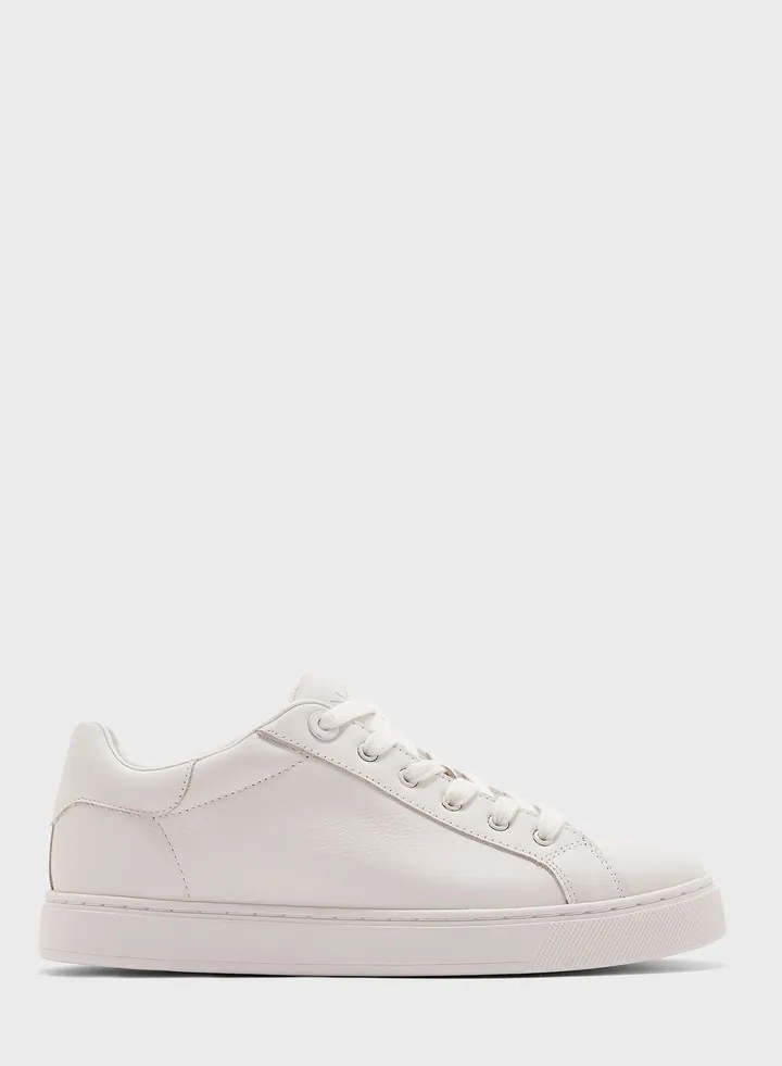 Halerena Low Top Sneakers