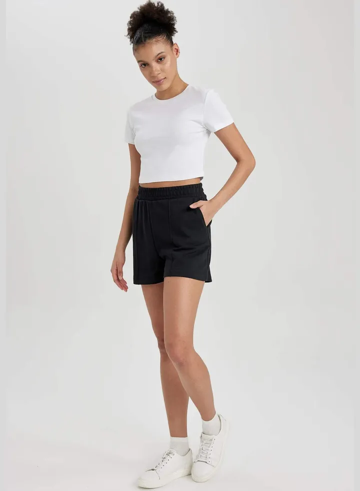 Woman Knitted Short