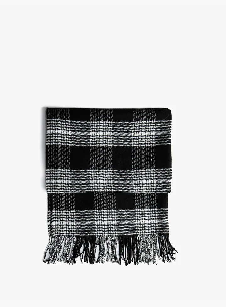 Plaid Scarf Tasseled