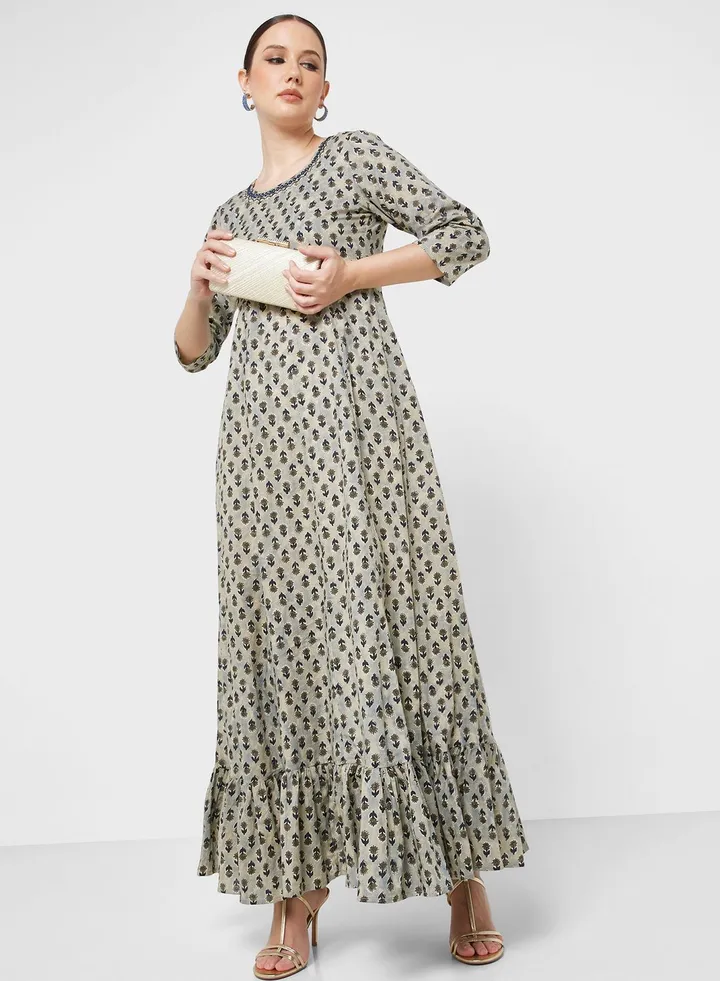 Embroidered Crew Neck Jalabiya