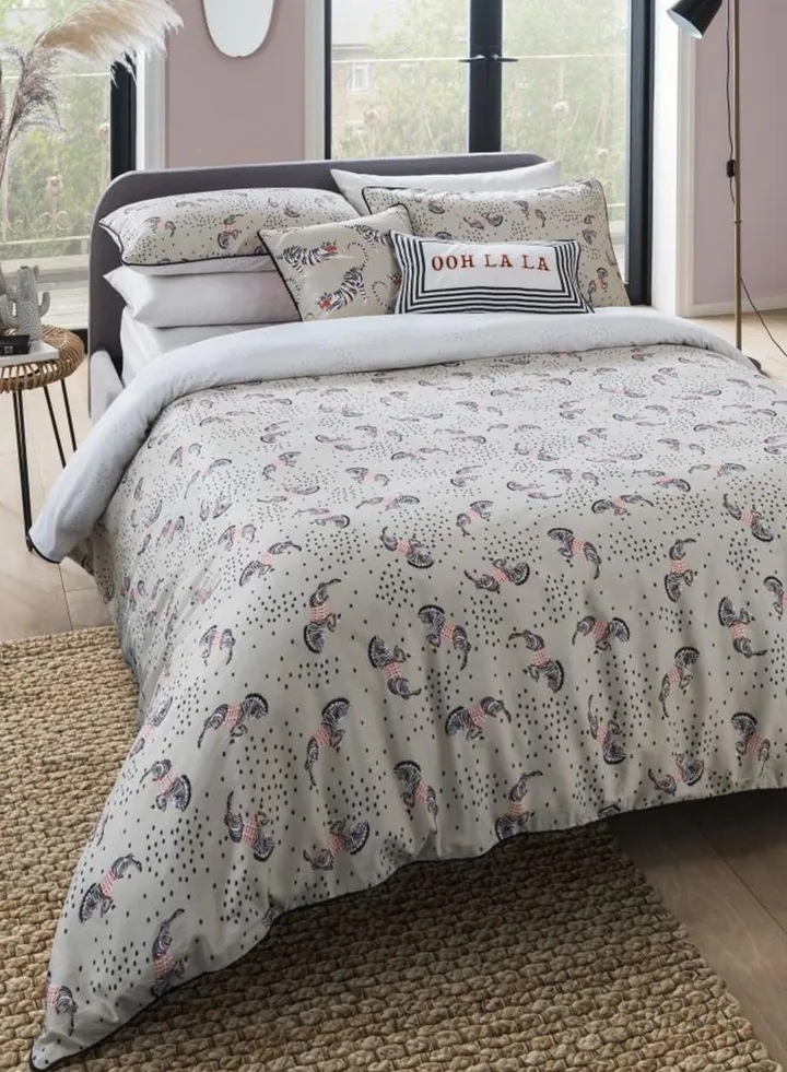 Carnival Zebra King Size Bedding Set