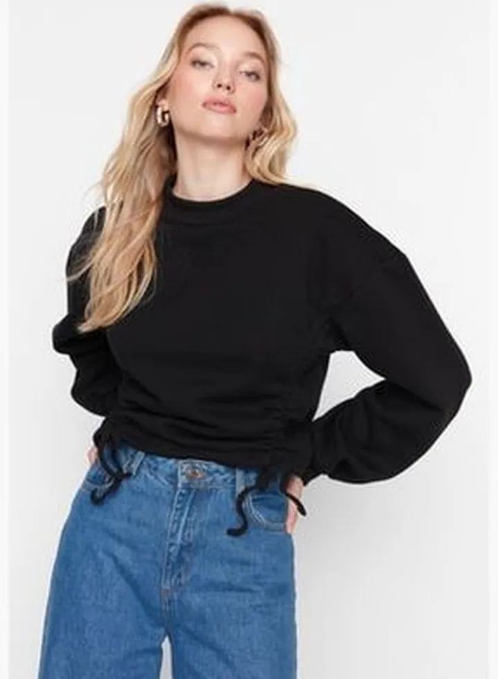 Black Pull-Detail Crop Knitted Sweatshirt.