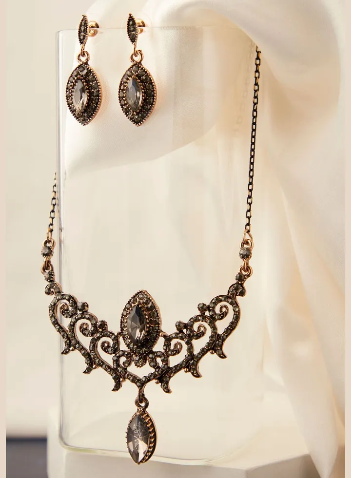 Silver Plated Designer Stone Necklace