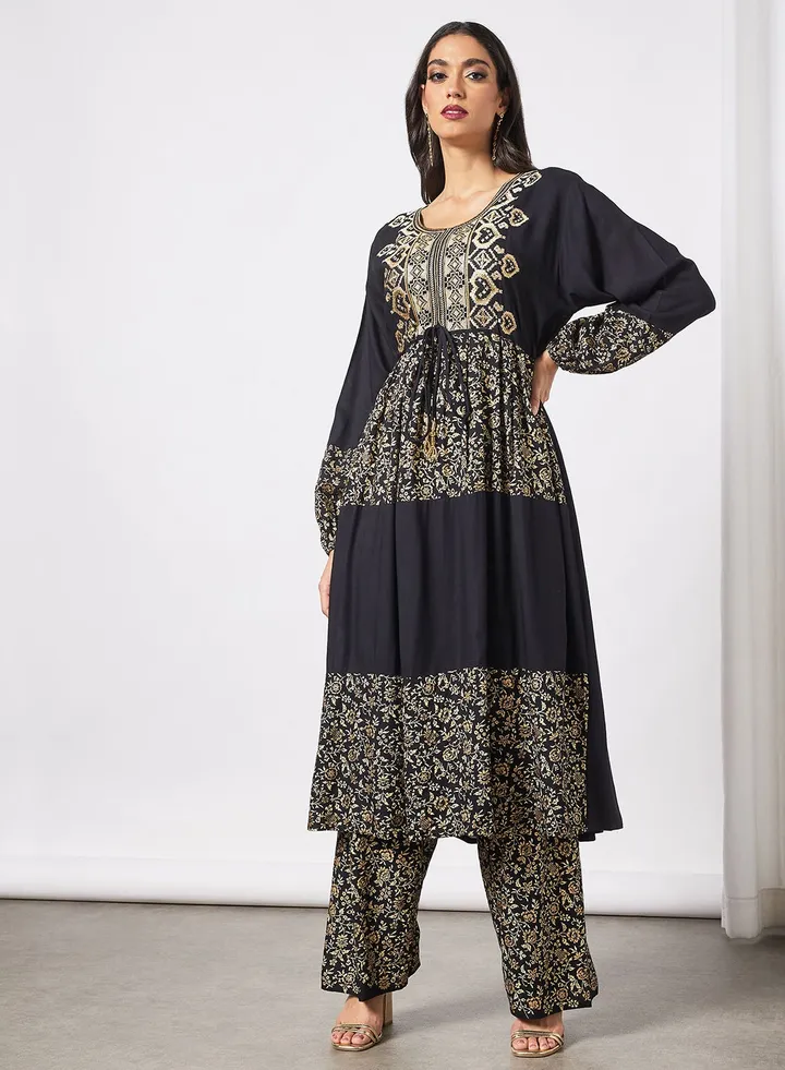 2 Piece Jalabiya And Pants Set With Matching Sheila