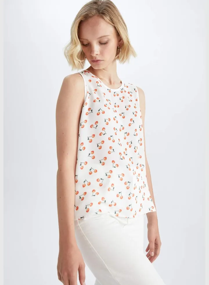 Woman Woven Sleeveless Blouse