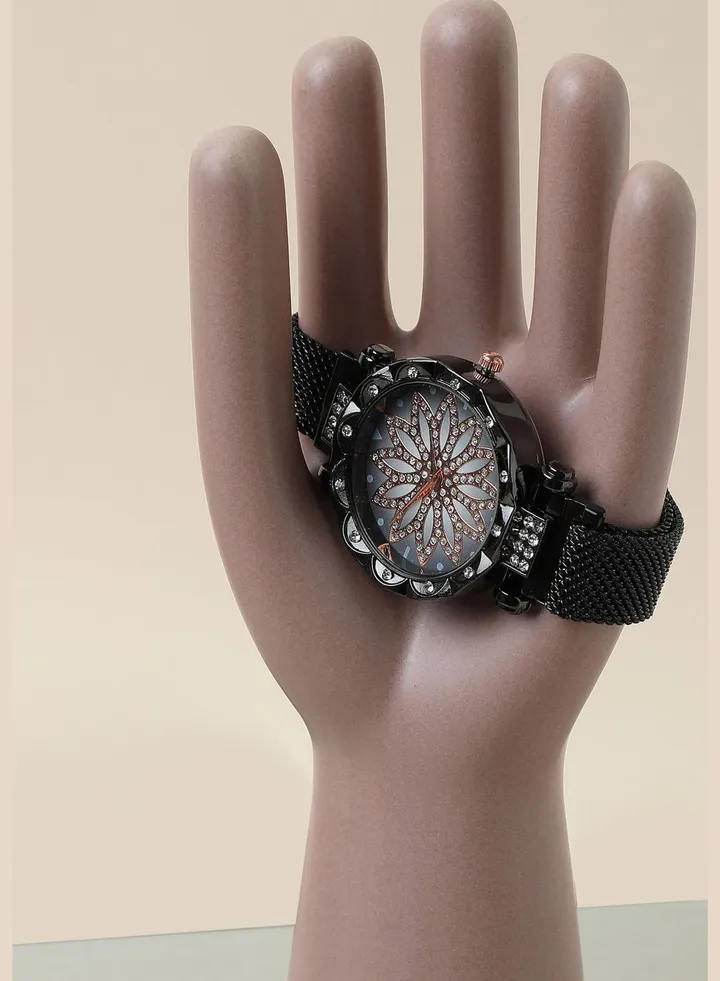 Mesh Strap Analog Watch