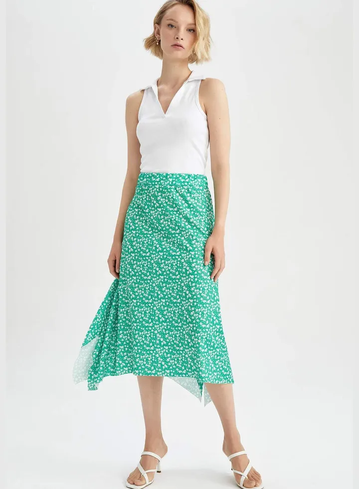 Woman Knitted Skirt