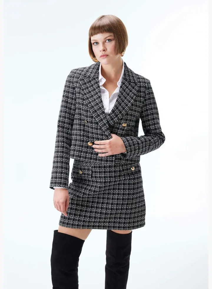 Woman Cropped Fit Long Sleeve Blazer