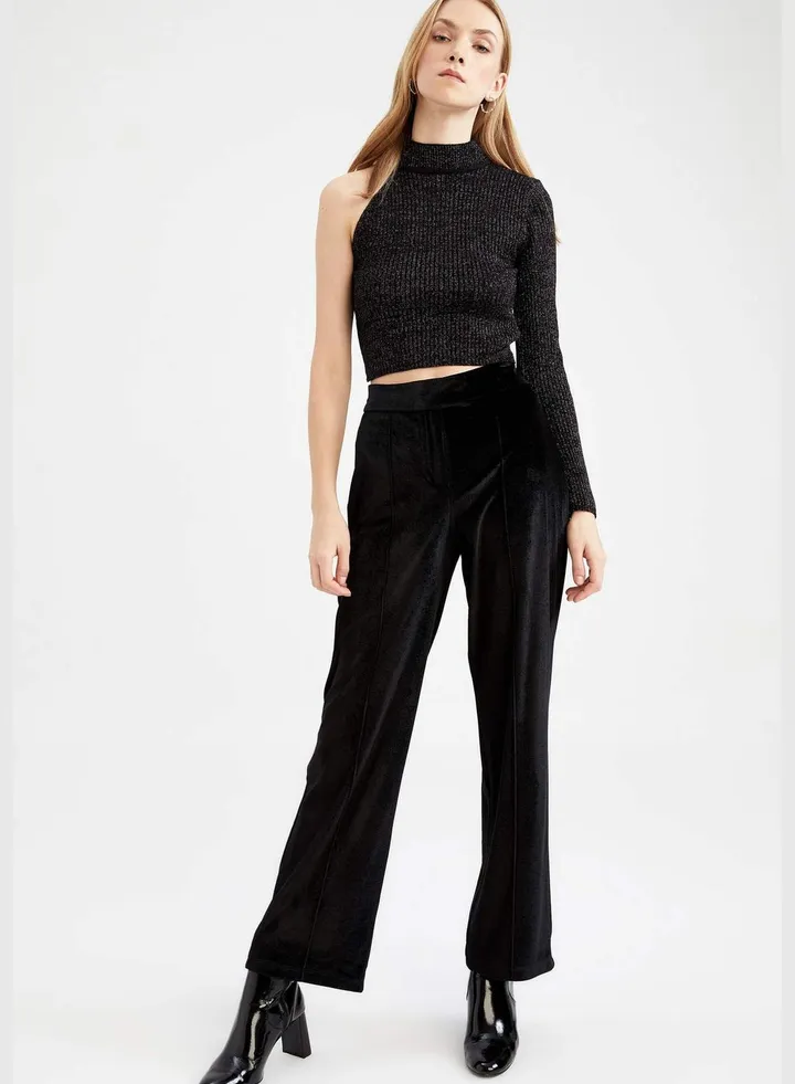 Woman Wide Leg Woven Trousers