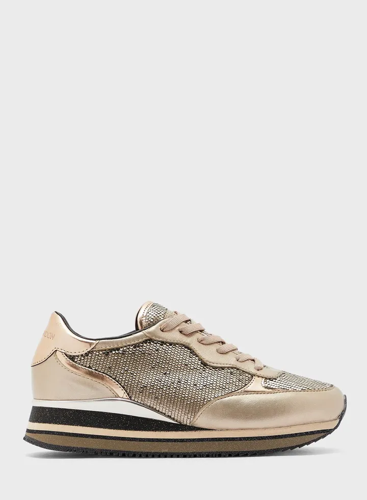 Dynamic Low Top Sneakers