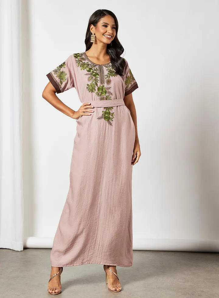 Jalabiya With Floral Embroidery In Short Sleeves With Belt