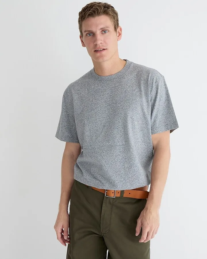 Relaxed premium-weight cotton no-pocket T-shirt