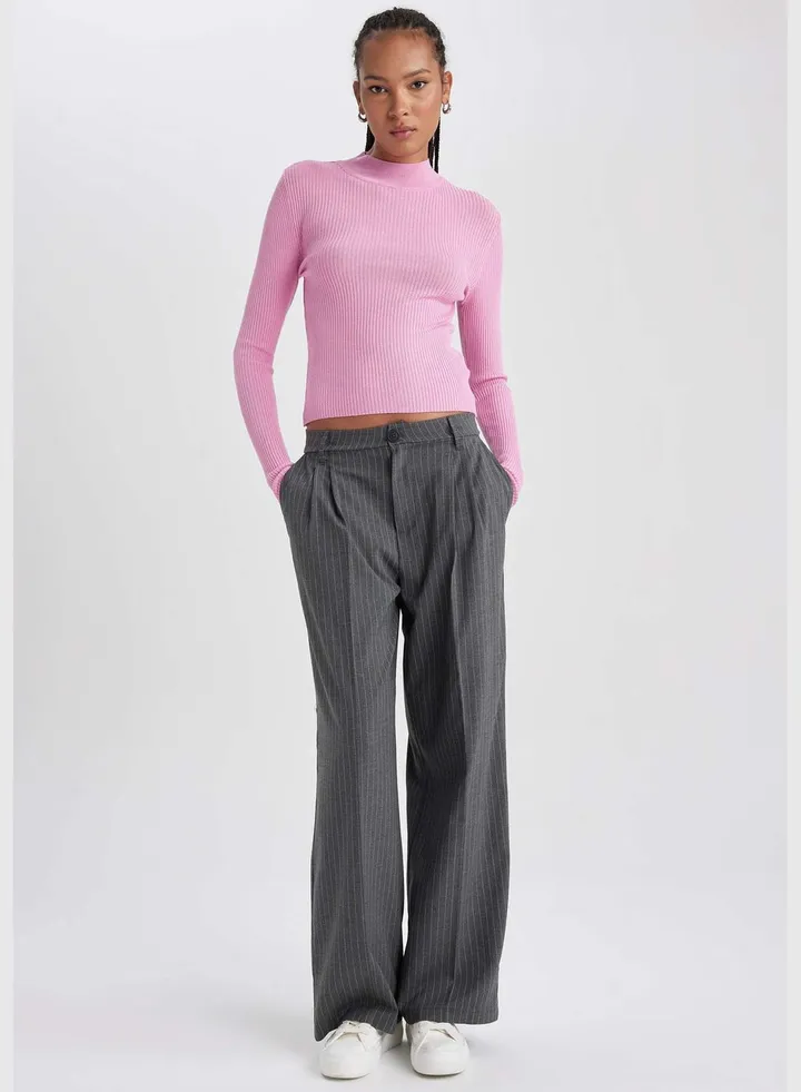 Woman Wide Leg Woven Trousers