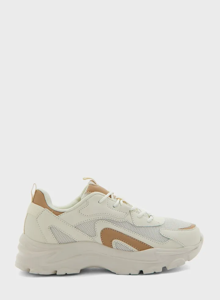Curved Detail Sneaker