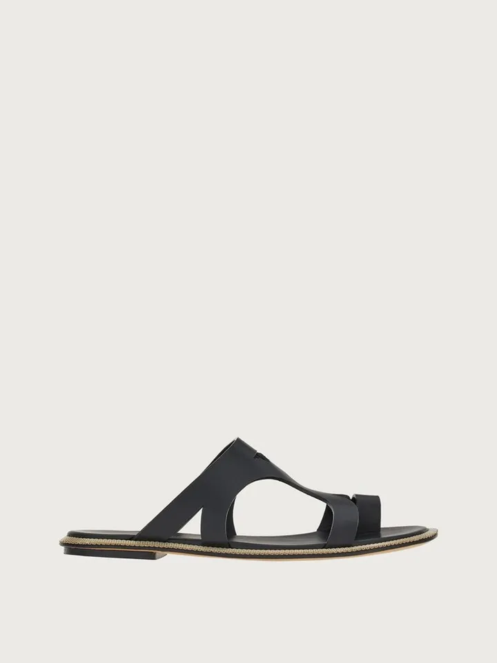 Ferragamo Women Thong sandal with chain detail Black