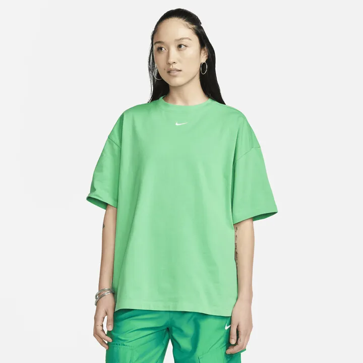 Women's Nike Sportswear Essential Oversized short-sleeve T-Shirt in Green