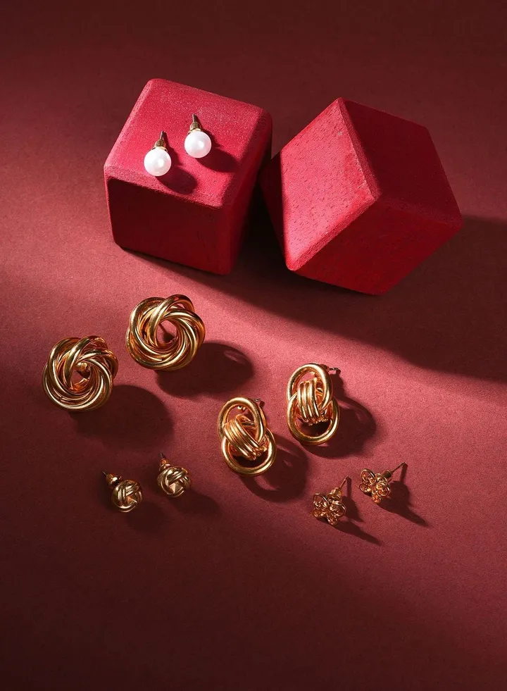 Pack of 10 Gold Plated Pearls Stud