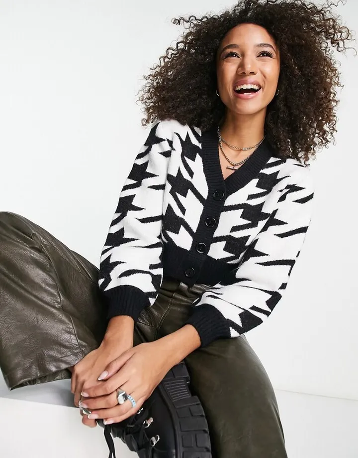 Bershka dogstooth cropped cardigan in navy