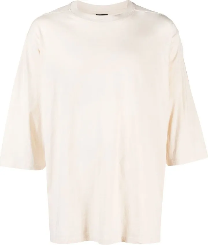 three-quarter sleeved T-shirt