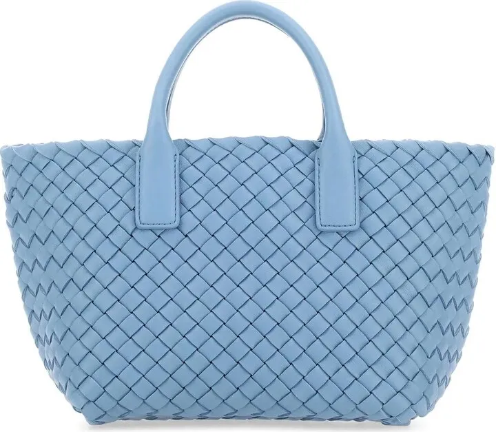 Handbag realized in lamb leather characterized by iconic Intrecciato motif on the entire surface.