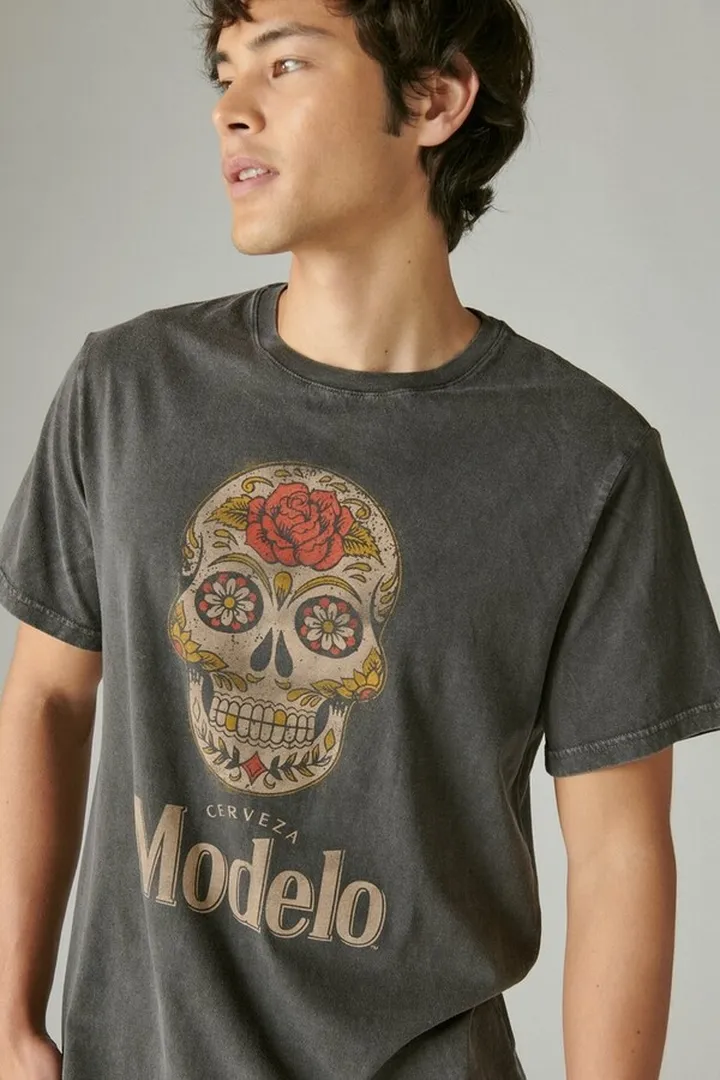 Modelo Skull Tee