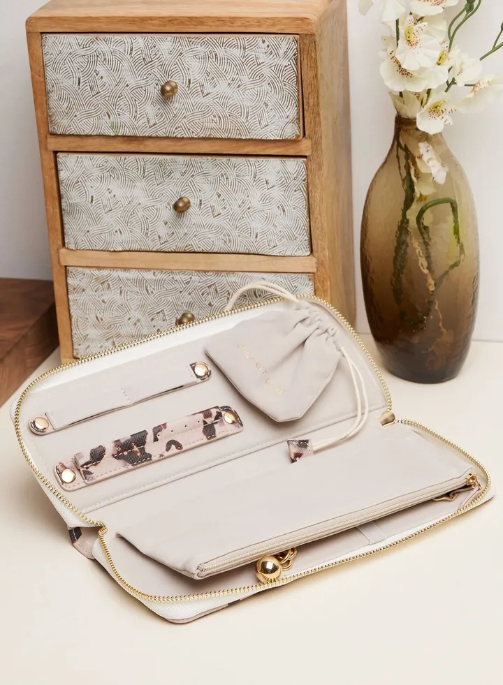 Ivory Tort Jewellery Roll