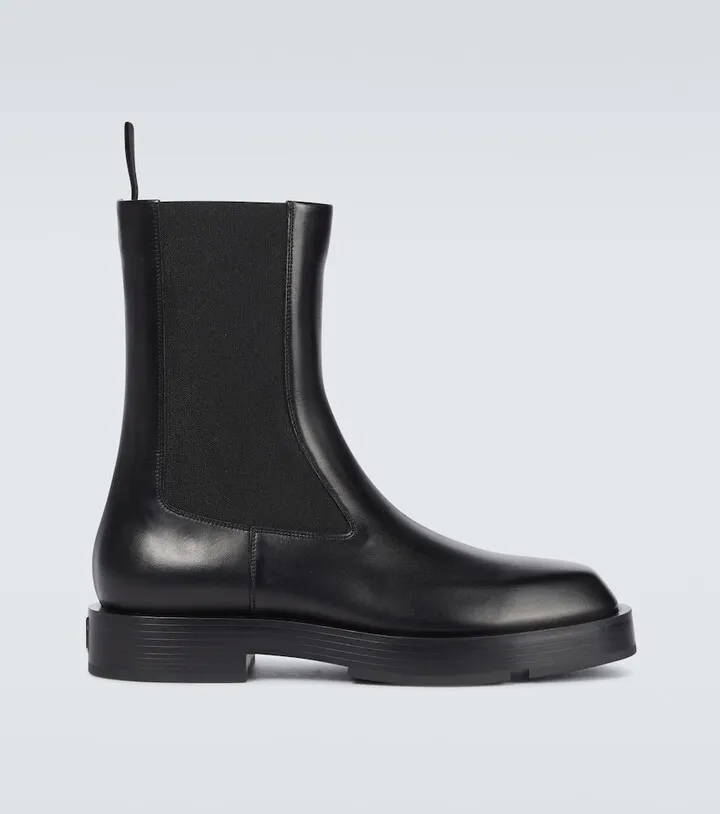 Squared box leather Chelsea boots