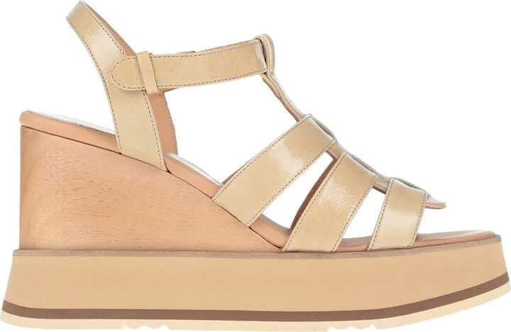 Mules & Clogs Beige