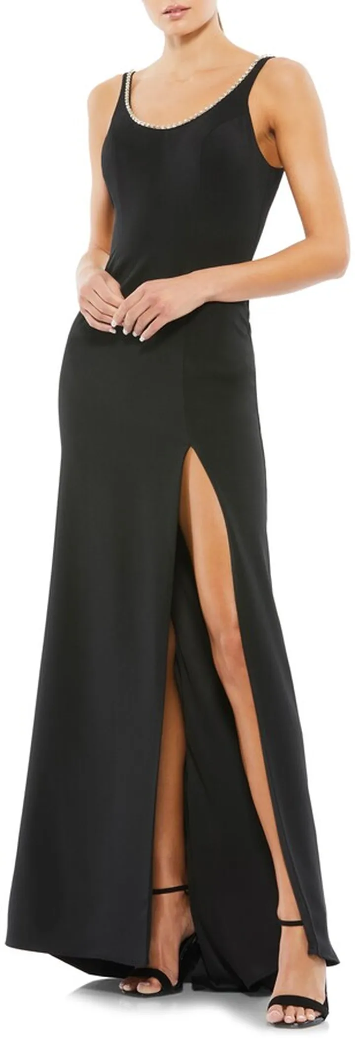 Scoop Neck Sleeveless Gown
