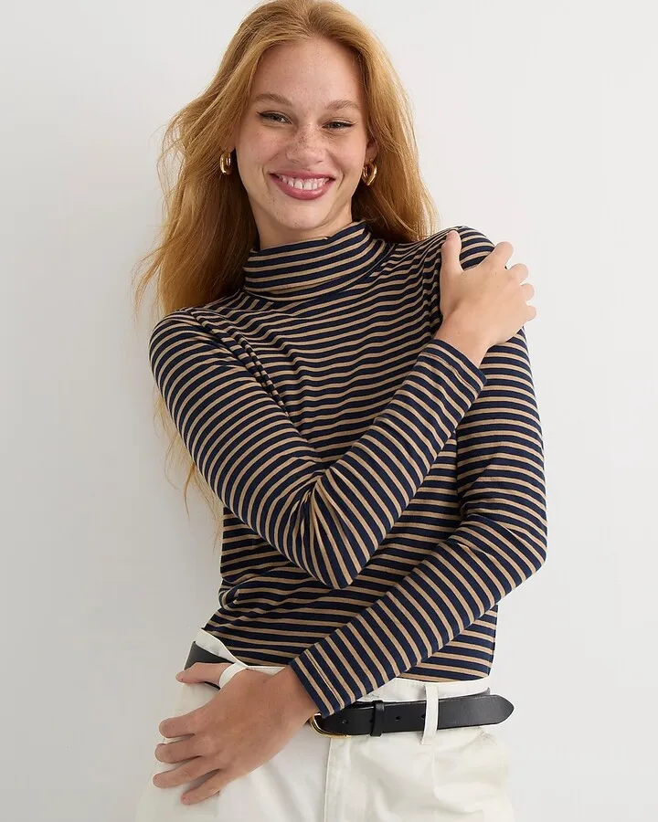 Tissue turtleneck in stripe
