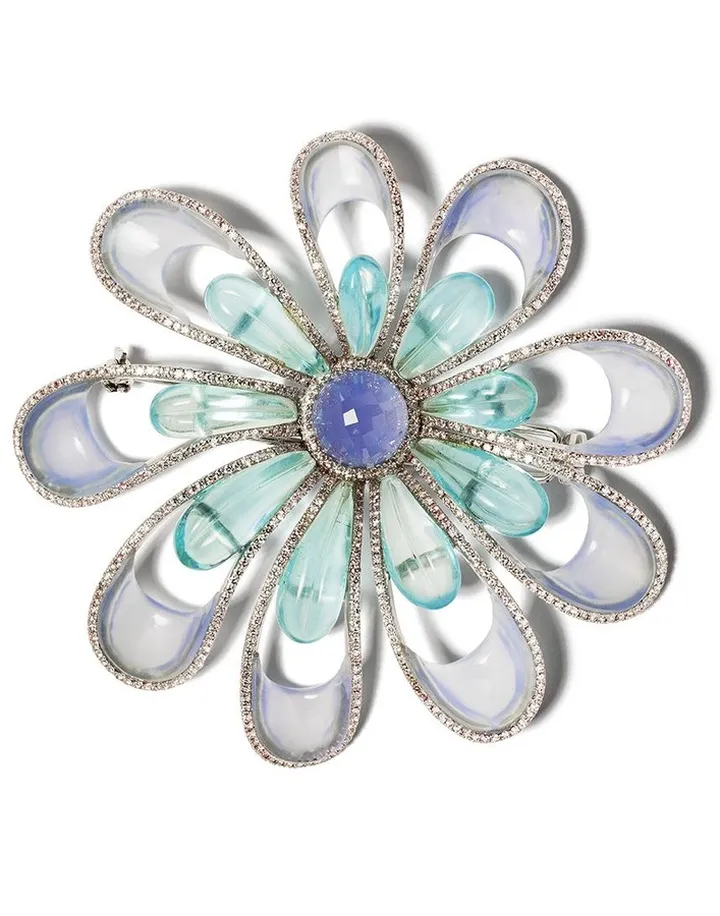 18kt white gold diamond Flower brooch