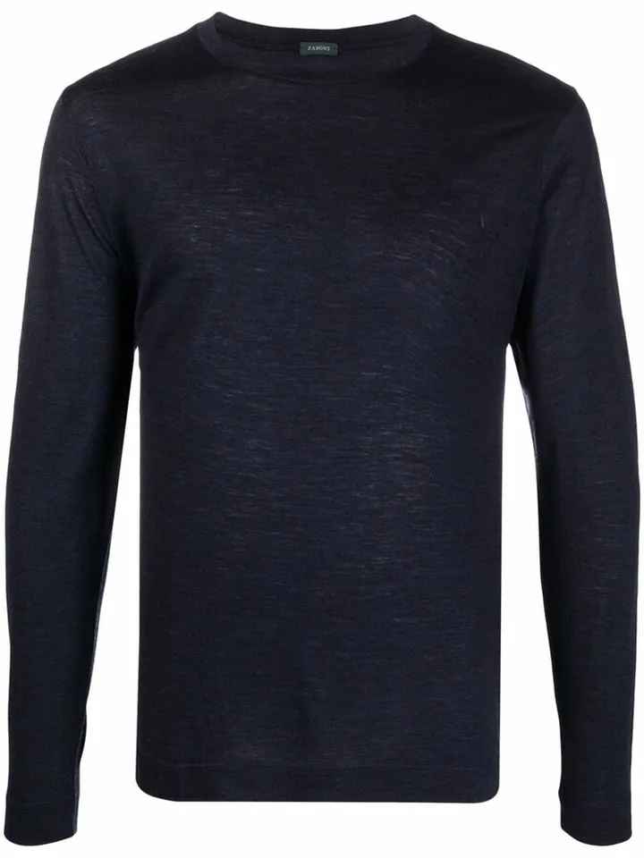 round neck long-sleeved T-shirt