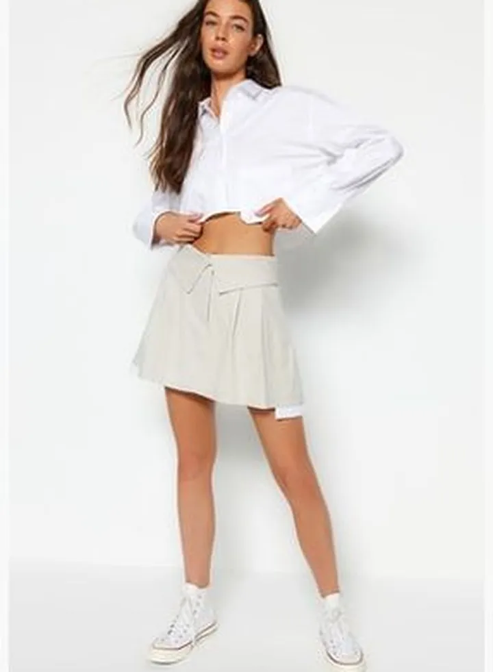 Beige Visible Pocket Bag Woven Shorts Skirt TWOSS23SR00324