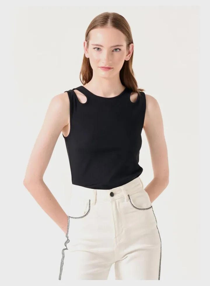 Cut Detail Top